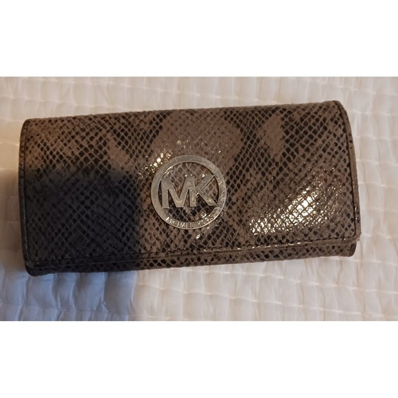 Michael Kors Snakeskin Long Bifold Wallet Snap‎ Closure Gold Tone MK Logo - Picture 1 of 6